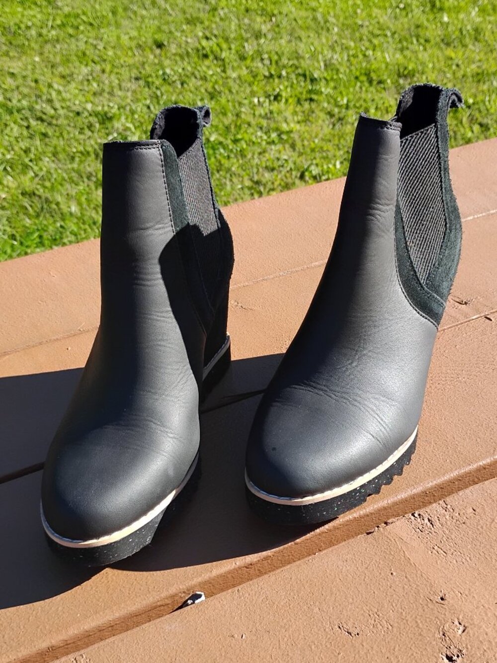 Toms Black Leather/Suede women's Wedge bootie Sz 8